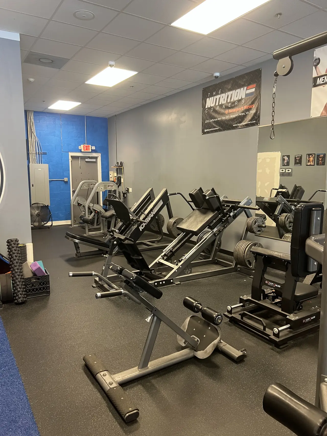 Plate-loaded leg area: Icarian leg press, hack squat, seated leg press and a 45-degree back extension.