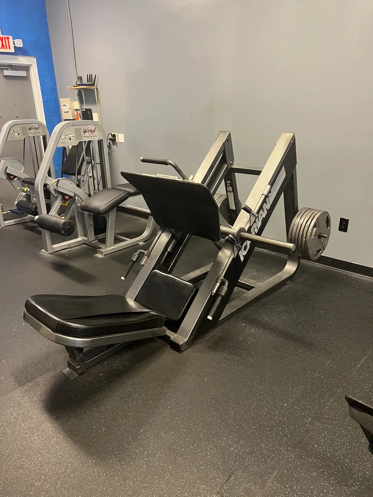 Icarian plate-loaded leg machine with Nautilus Nitro stations lined up along the wall behind.